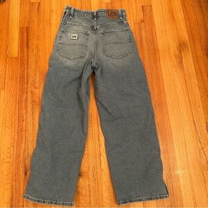 Lee women’s High waisted wide legs Blue jeans with side Zip Size 8(z)